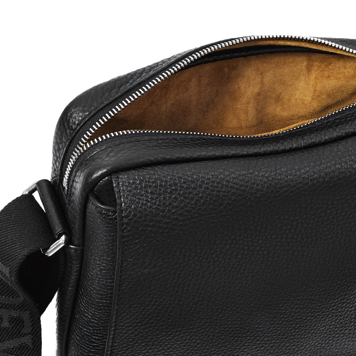Medium Pebble Messenger Bag Grained Calfskin Black PHW