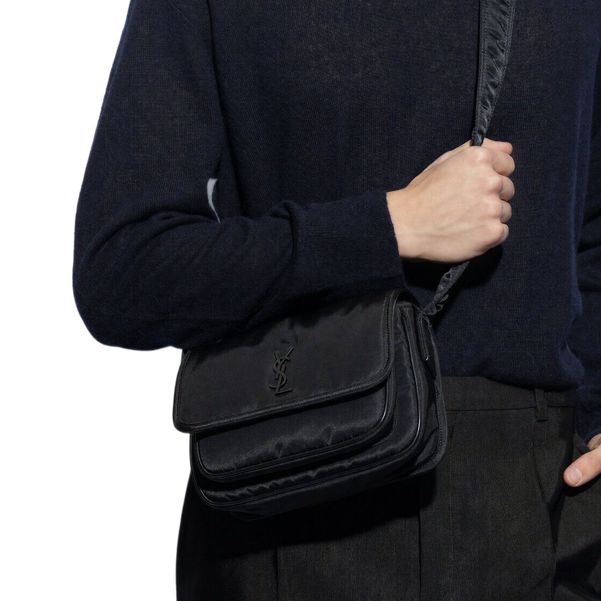 Niki Small Messenger in Econyl All Black
