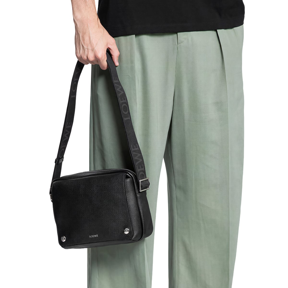 Medium Pebble Messenger Bag Grained Calfskin Black PHW