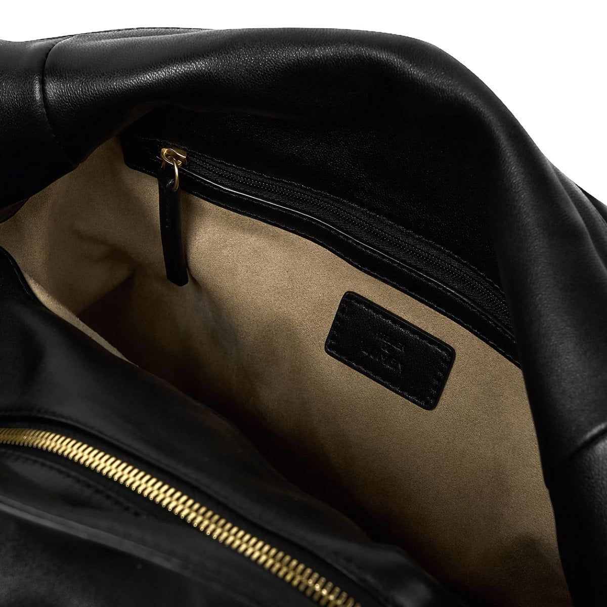 Brise Grand Shoulder Bag Soft Black