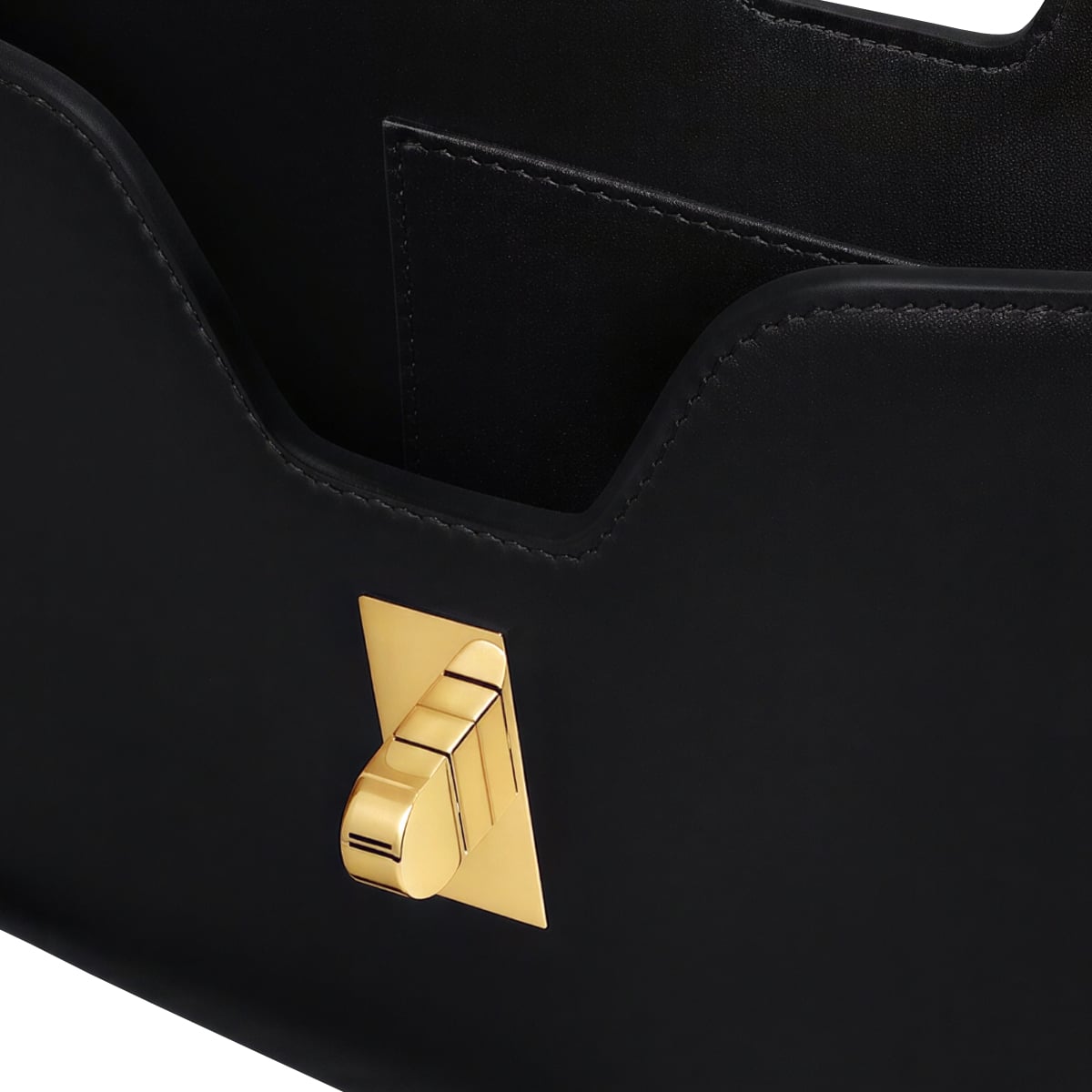 Camille 16 Shoulder Bag Calfskin Leather Black GHW